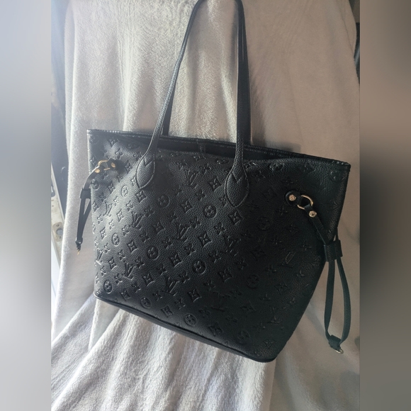 Luxurious Black Leather Tote with Embossed Pattern - Picture 2 of 8